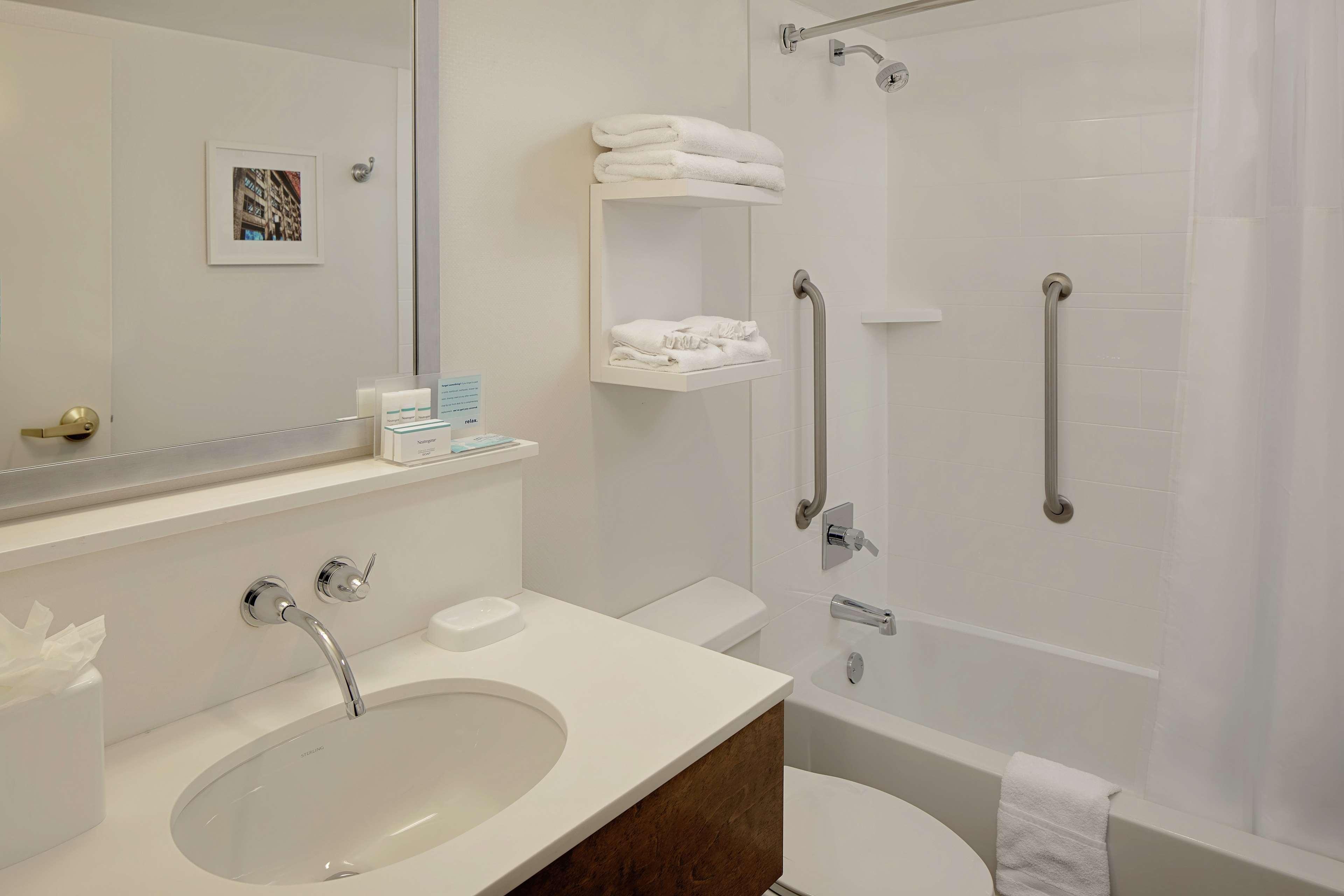 Hampton Inn Louisville Downtown Экстерьер фото