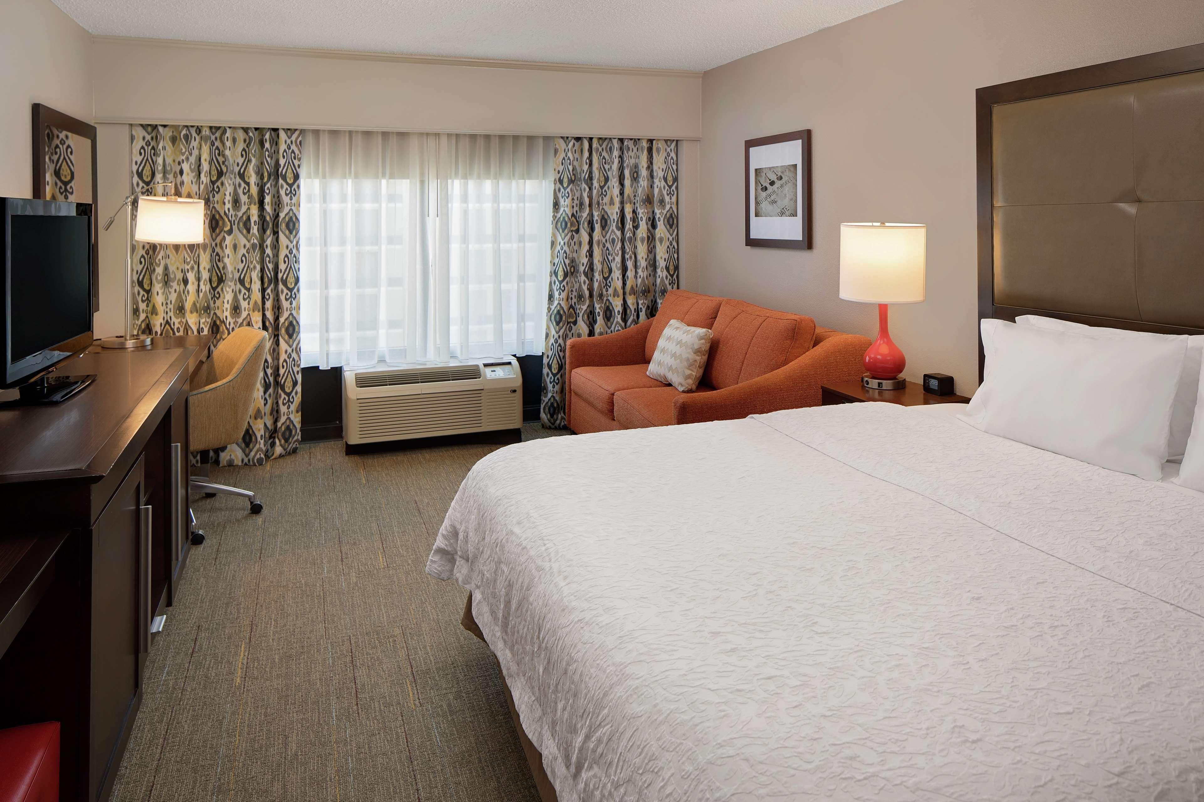 Hampton Inn Louisville Downtown Экстерьер фото