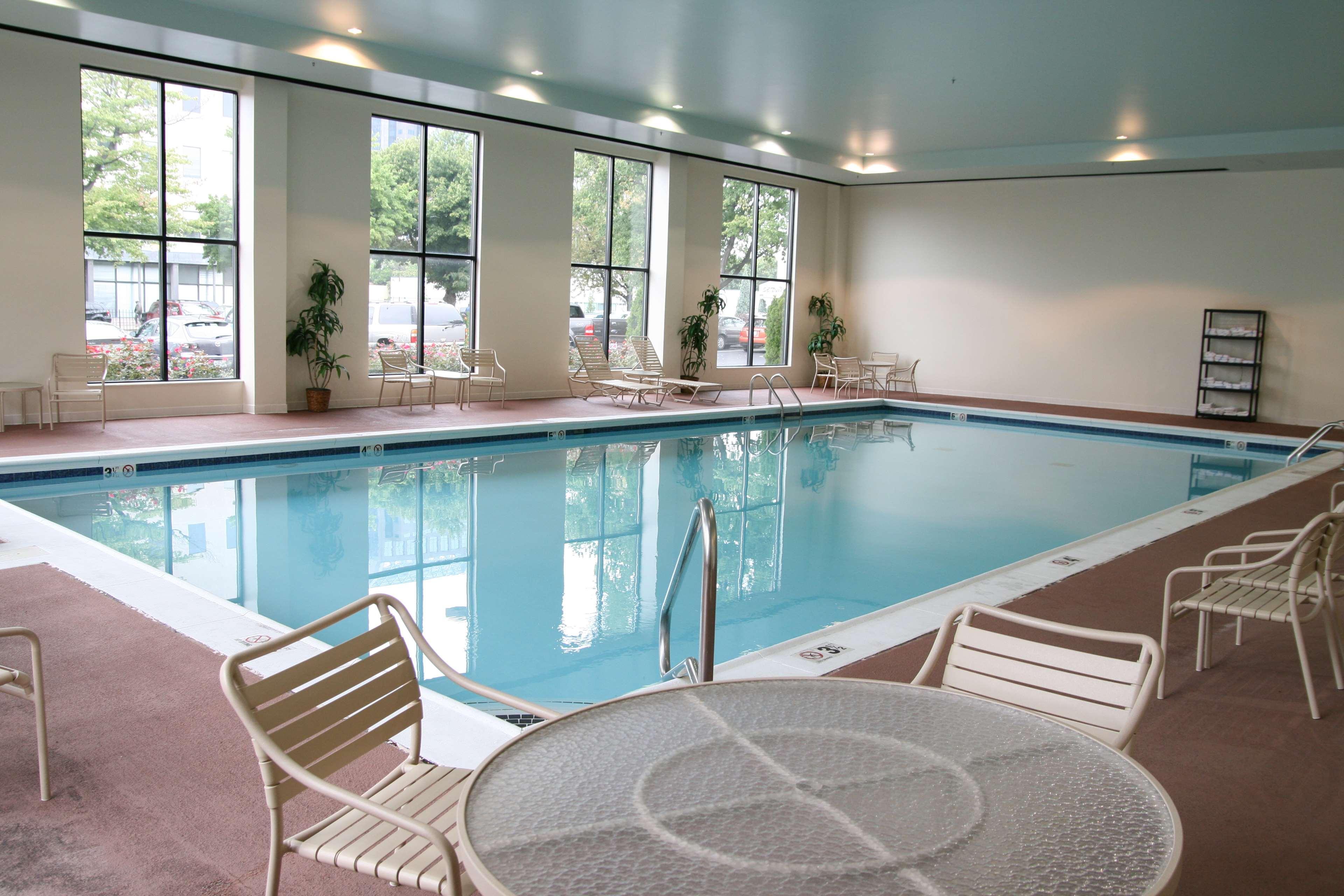 Hampton Inn Louisville Downtown Экстерьер фото
