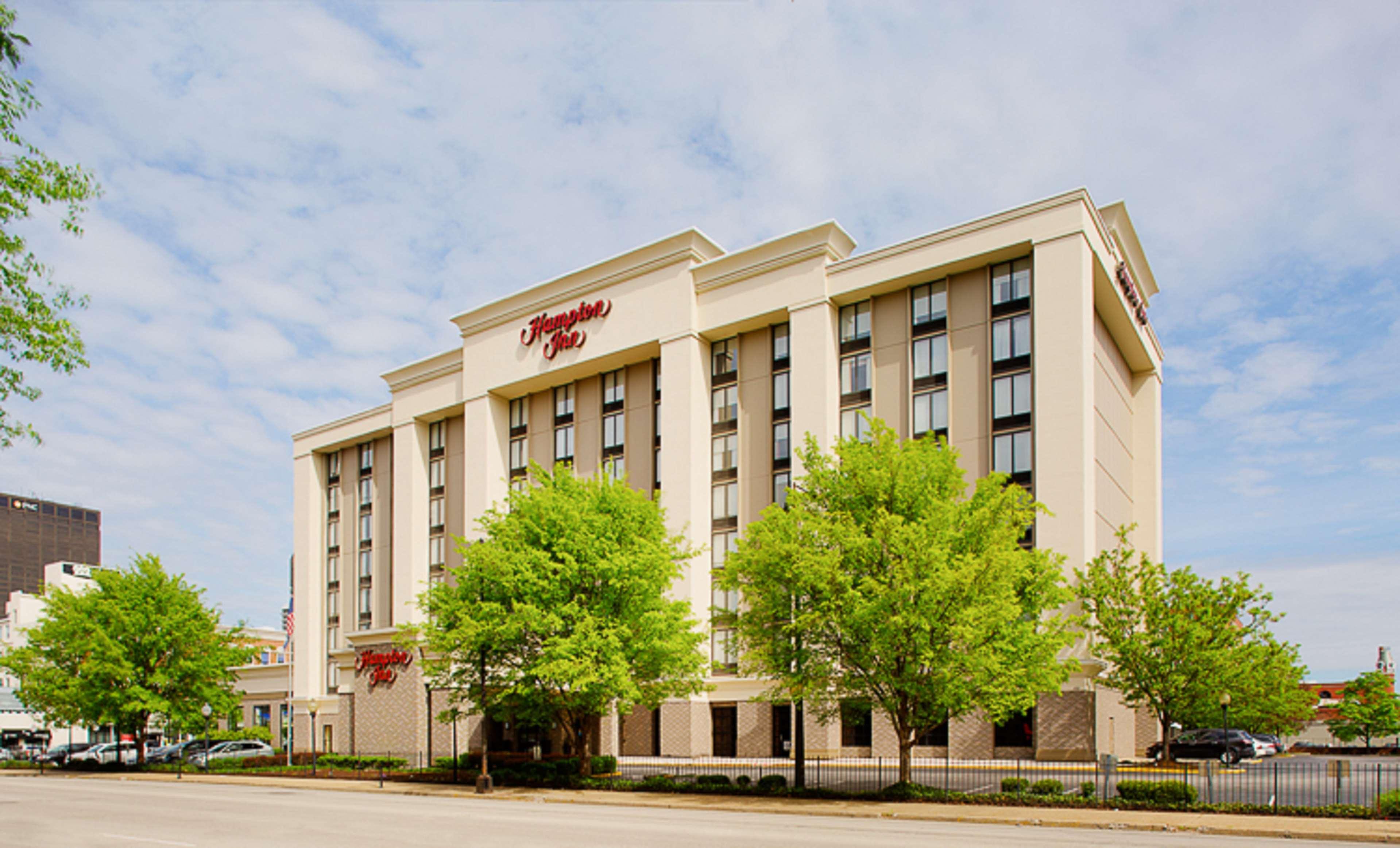 Hampton Inn Louisville Downtown Экстерьер фото