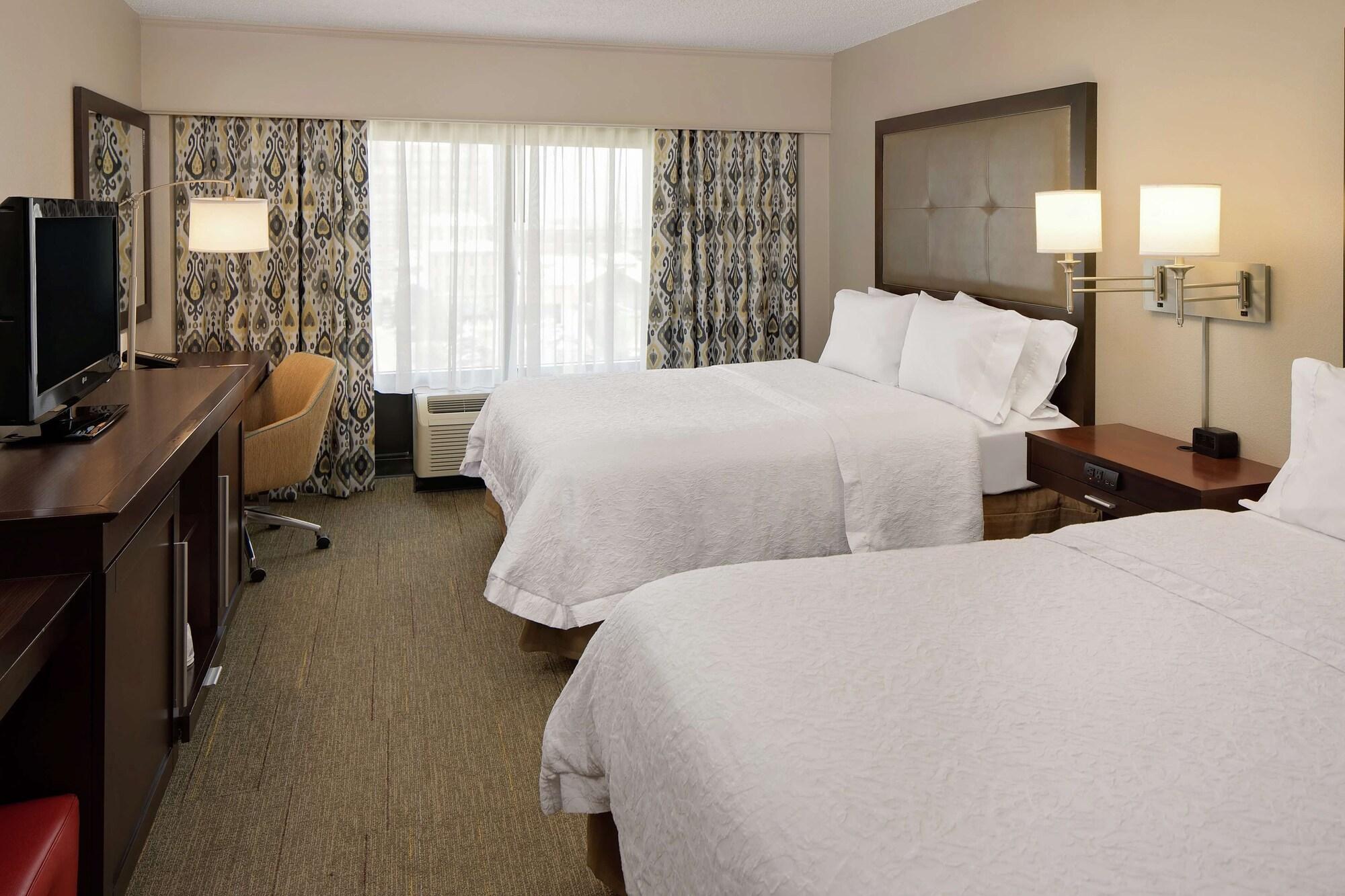 Hampton Inn Louisville Downtown Экстерьер фото