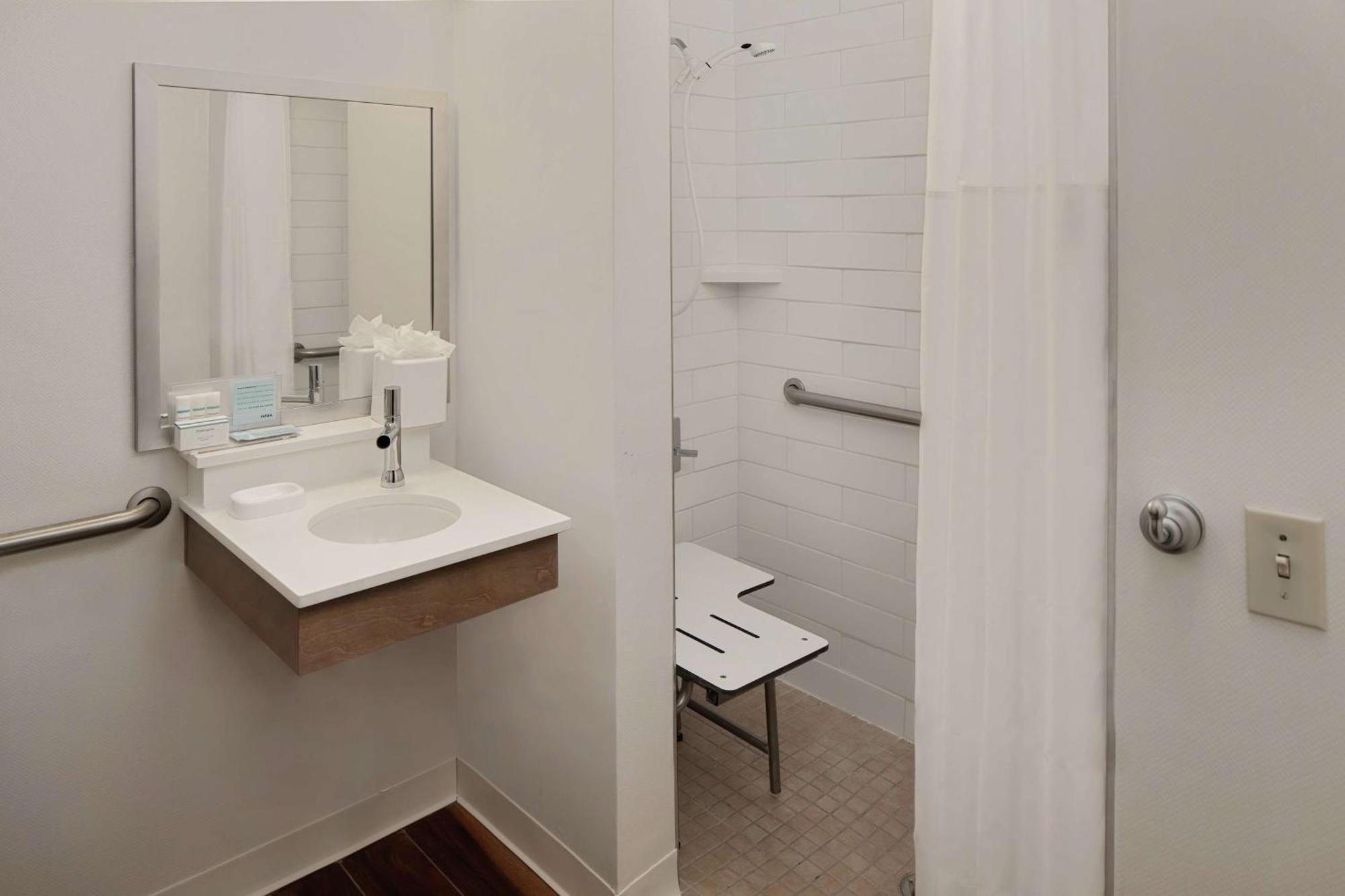 Hampton Inn Louisville Downtown Экстерьер фото
