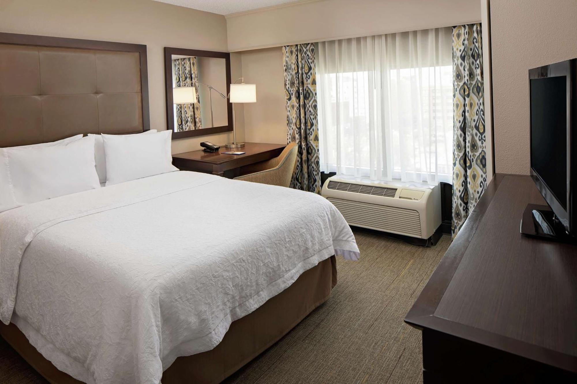 Hampton Inn Louisville Downtown Экстерьер фото