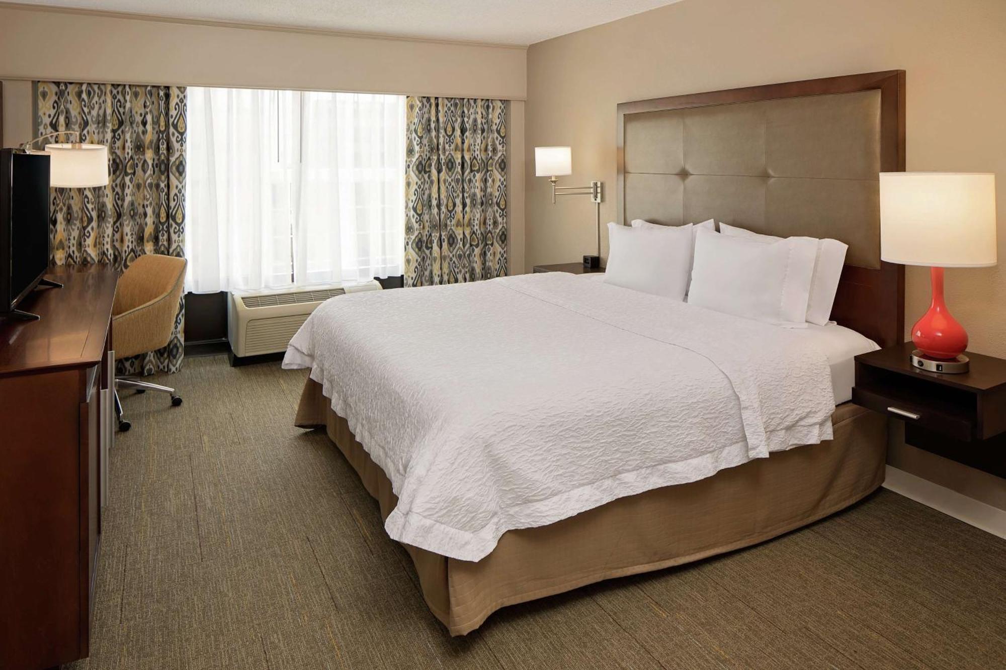 Hampton Inn Louisville Downtown Экстерьер фото