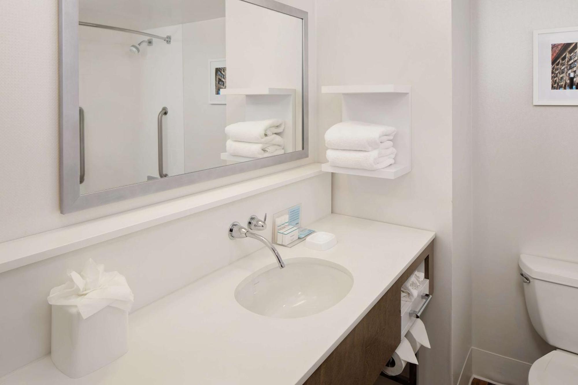 Hampton Inn Louisville Downtown Экстерьер фото