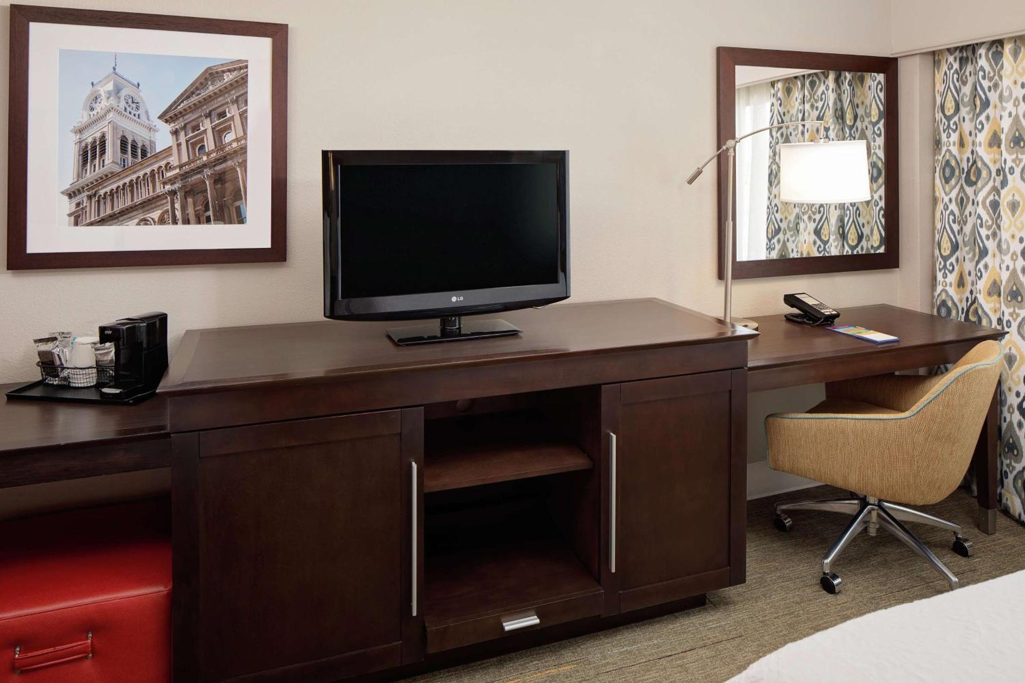 Hampton Inn Louisville Downtown Экстерьер фото