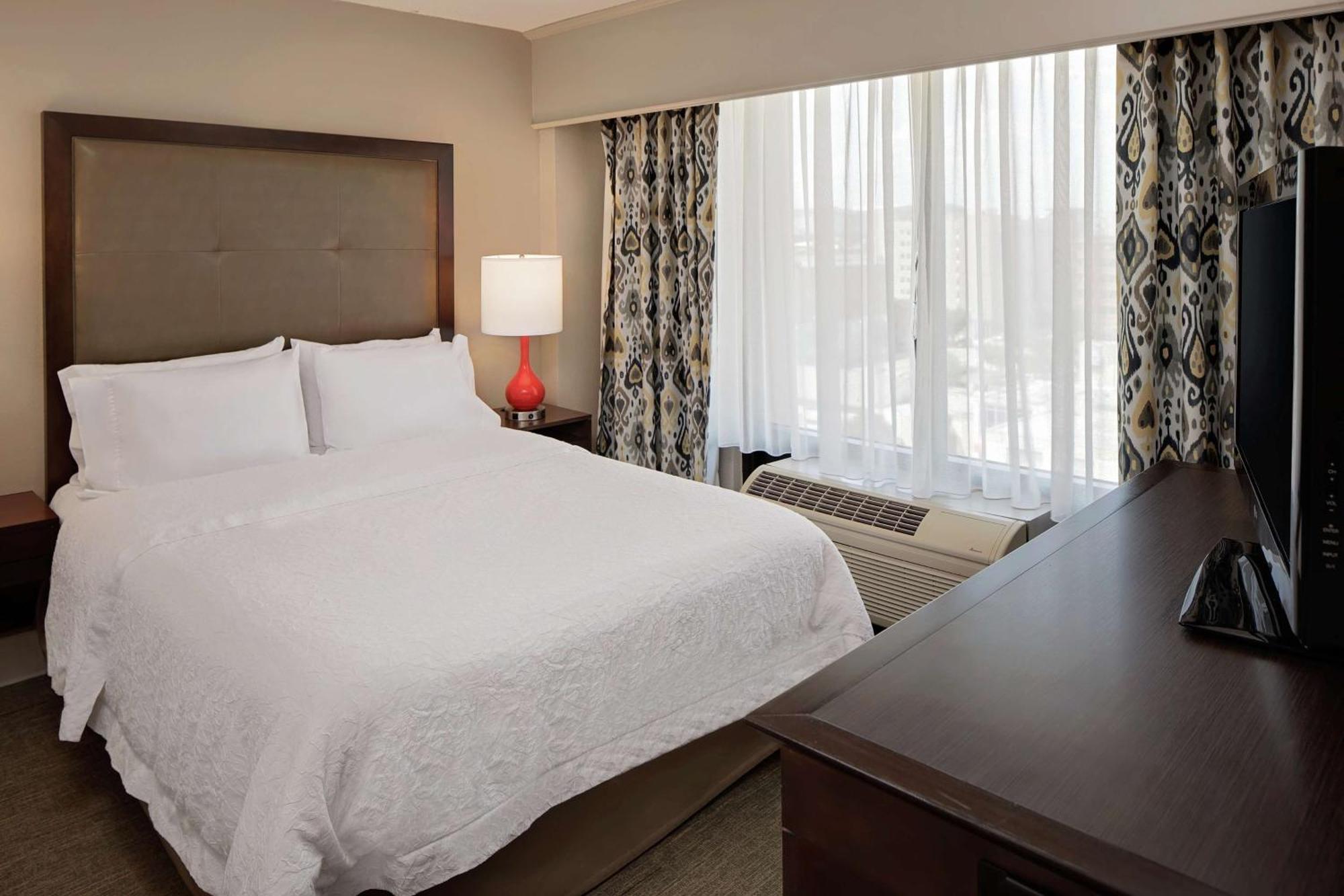 Hampton Inn Louisville Downtown Экстерьер фото