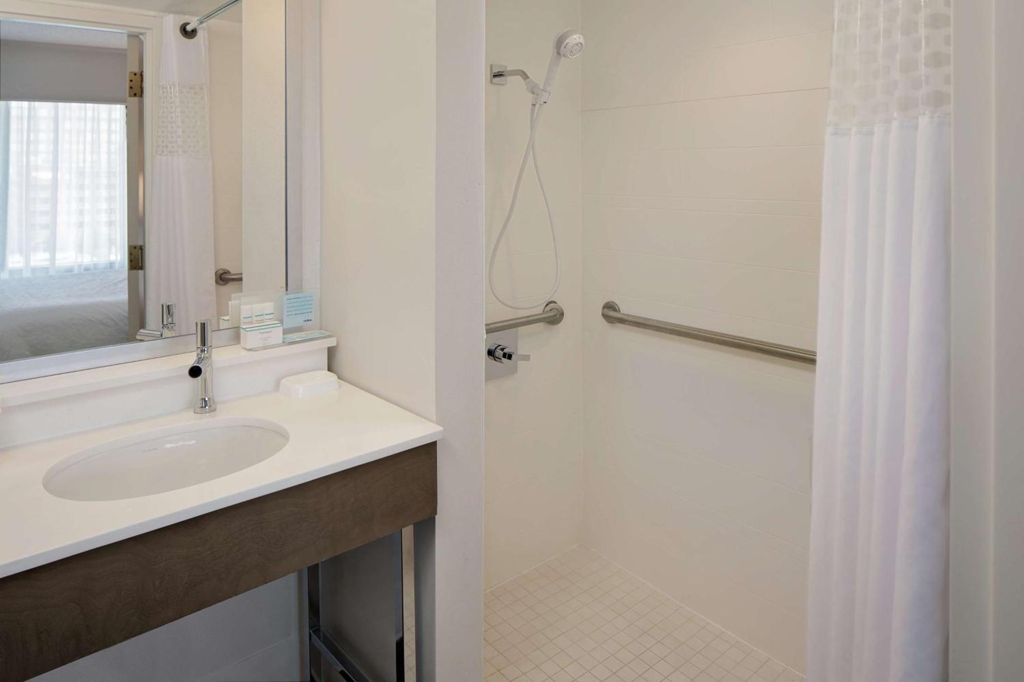 Hampton Inn Louisville Downtown Экстерьер фото