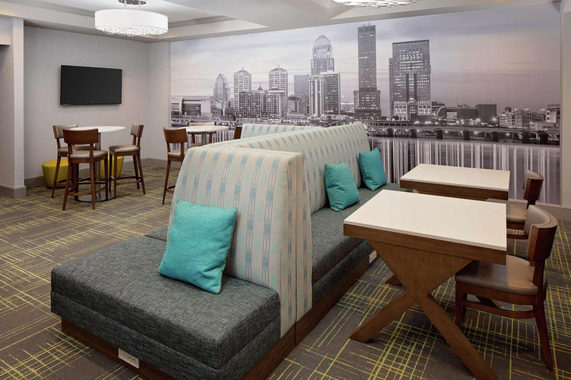 Hampton Inn Louisville Downtown Экстерьер фото