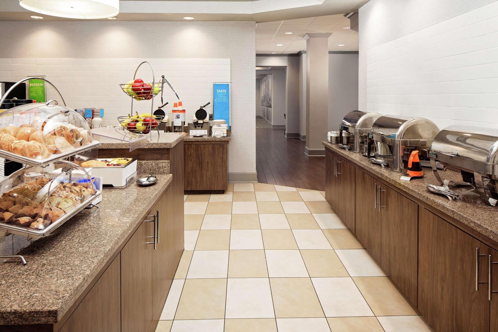 Hampton Inn Louisville Downtown Экстерьер фото