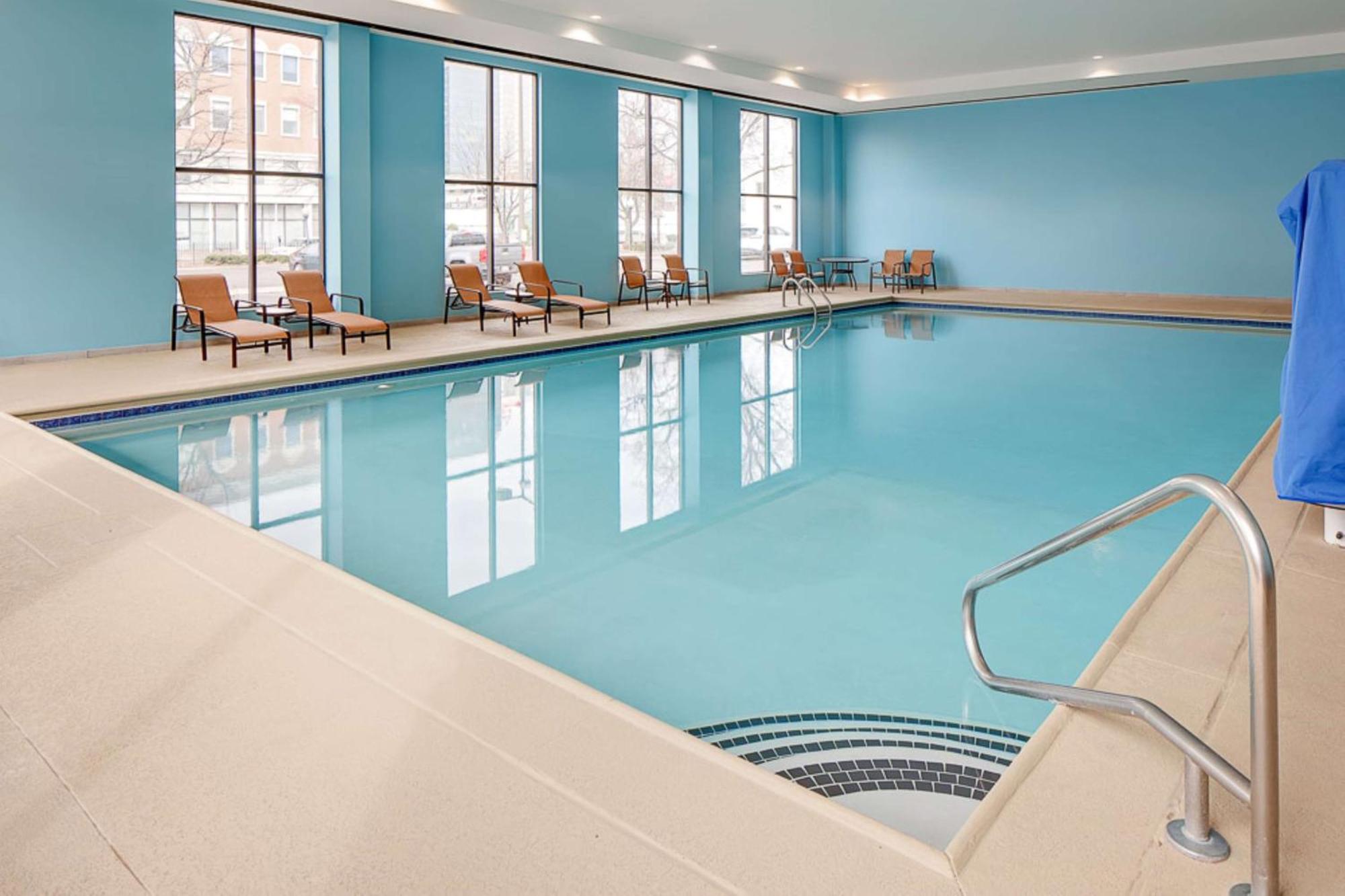 Hampton Inn Louisville Downtown Экстерьер фото