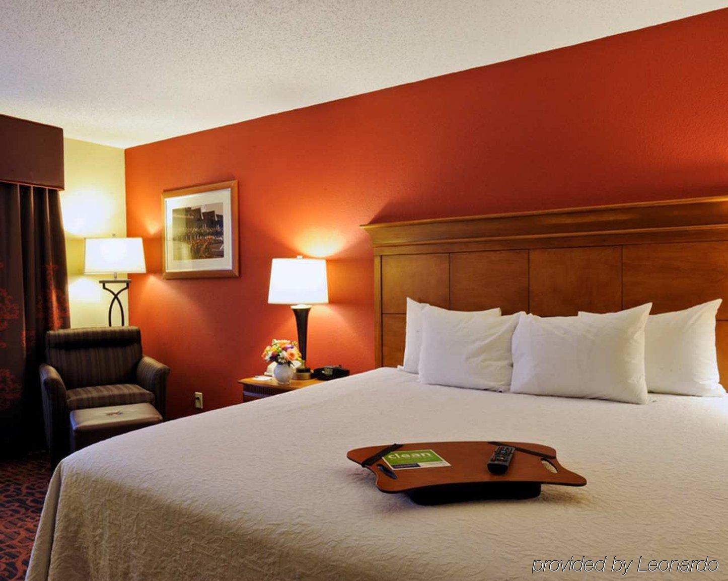 Hampton Inn Louisville Downtown Номер фото