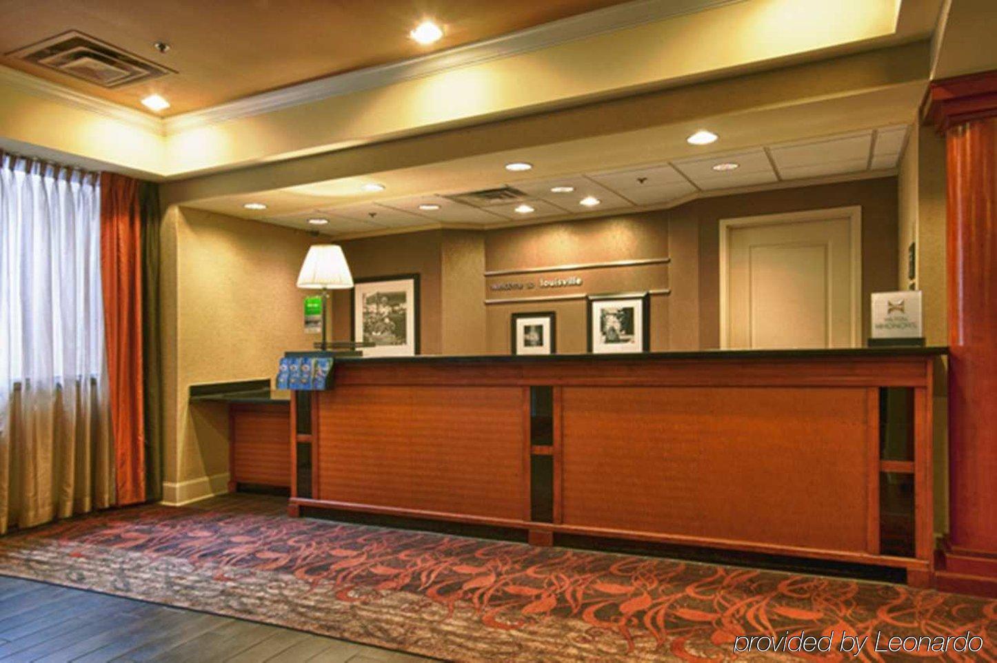 Hampton Inn Louisville Downtown Интерьер фото