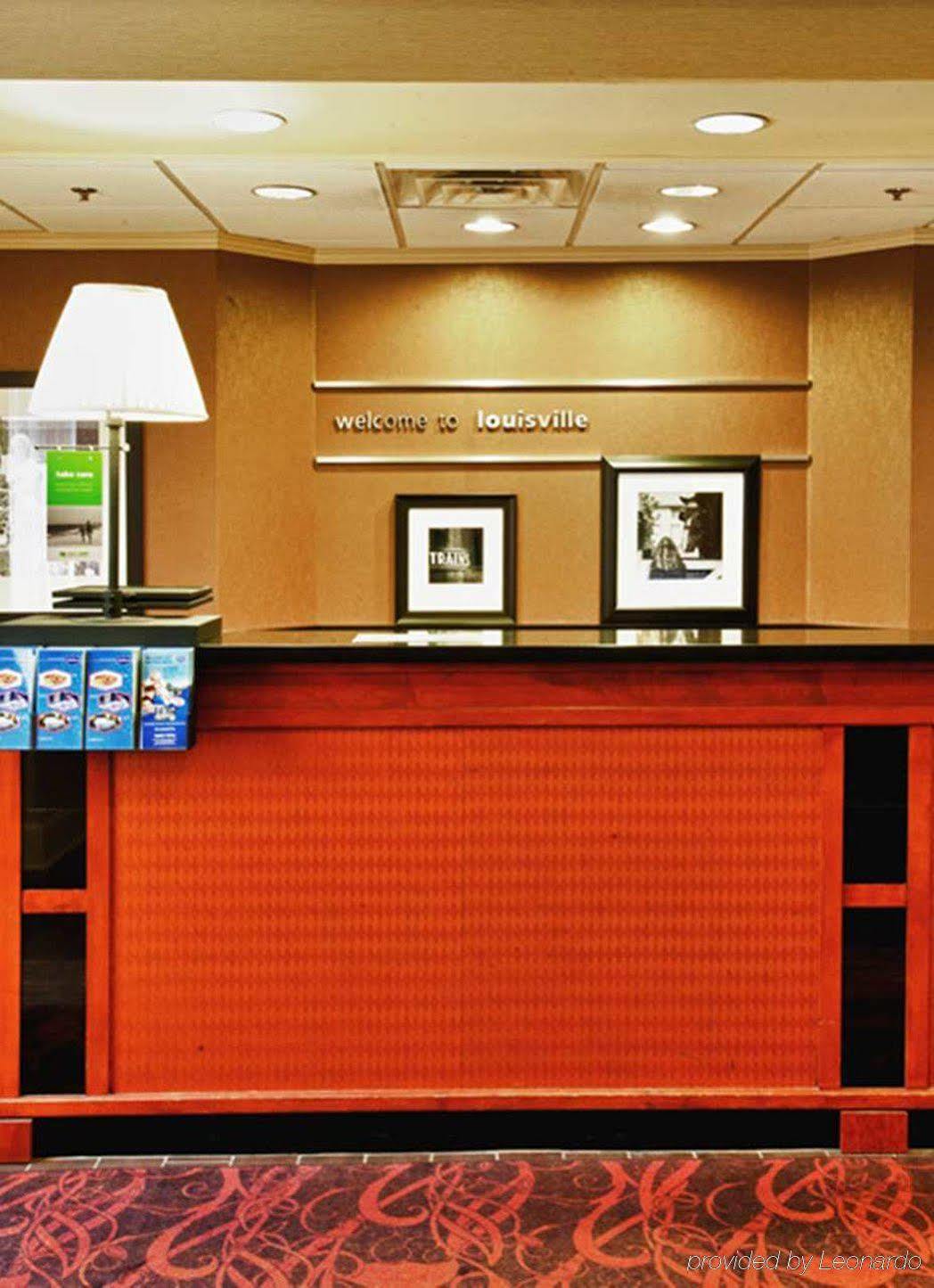 Hampton Inn Louisville Downtown Интерьер фото