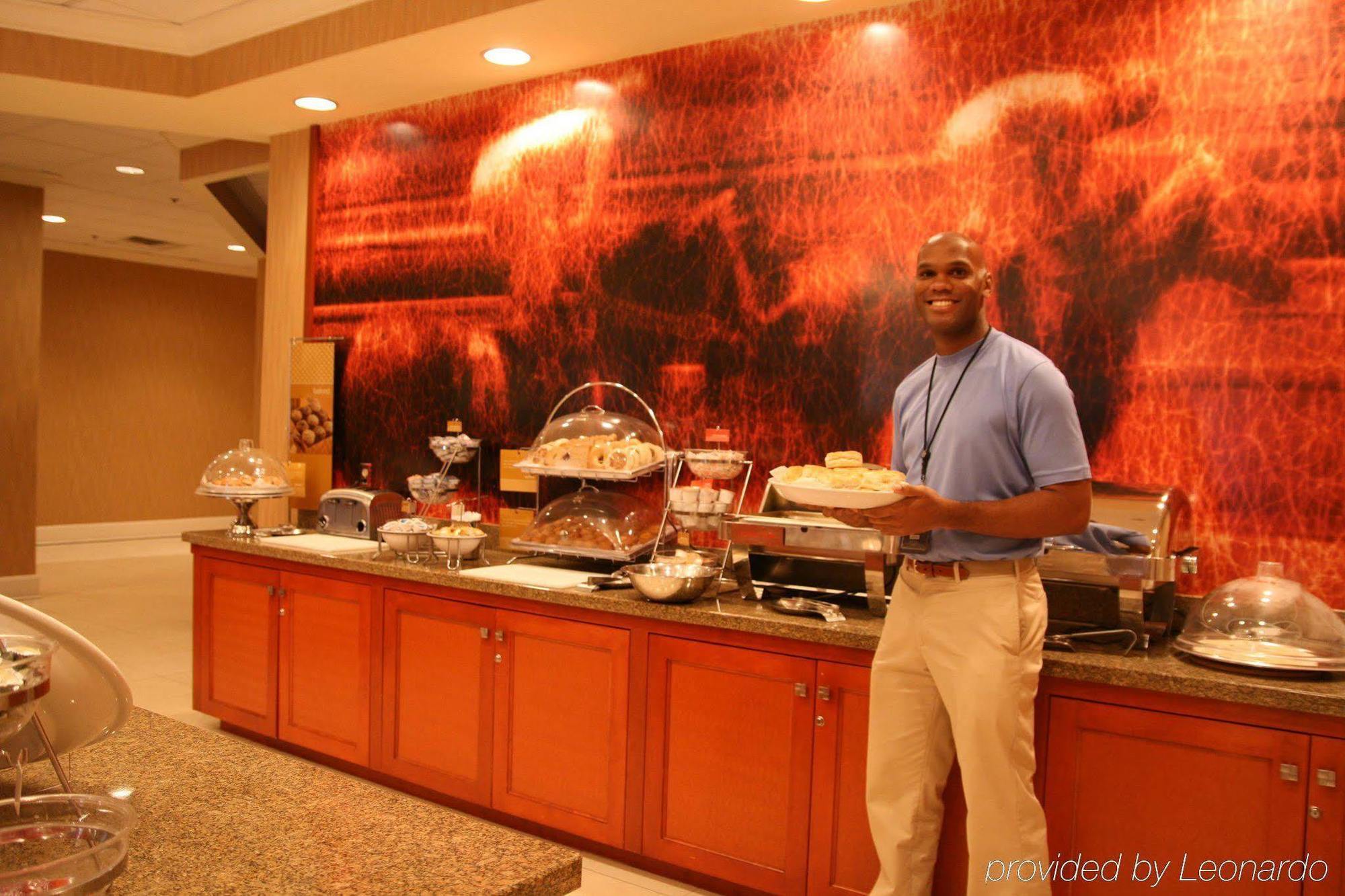 Hampton Inn Louisville Downtown Ресторан фото