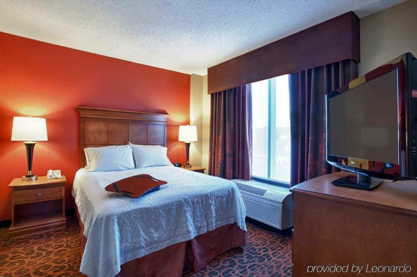 Hampton Inn Louisville Downtown Экстерьер фото