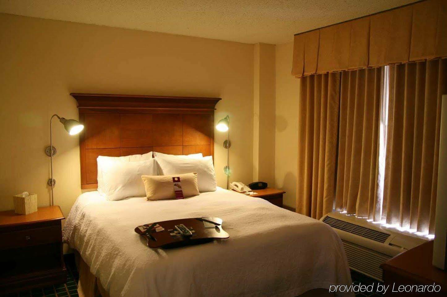 Hampton Inn Louisville Downtown Экстерьер фото
