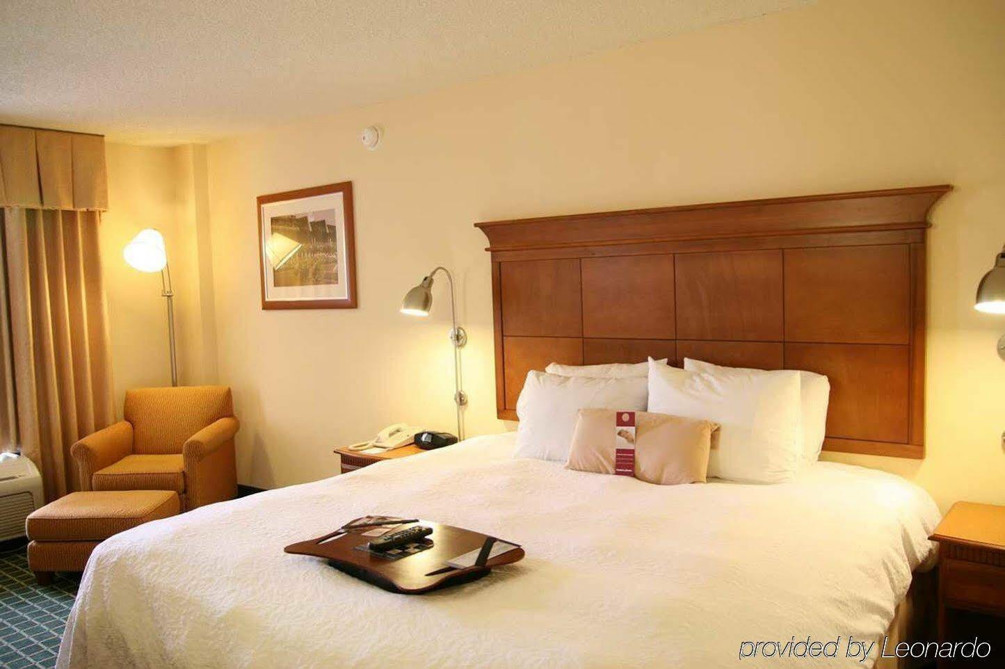 Hampton Inn Louisville Downtown Экстерьер фото